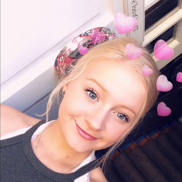 Meet your Posher, Hannah - Picture 1 of 1